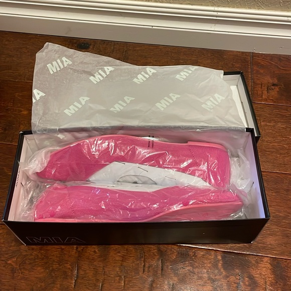 NWOT Mia Kerri Flats - Picture 4 of 6